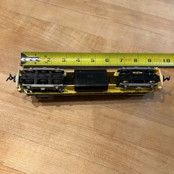 TYCO HO Scale VIRGINIAN 4301 DIESEL Locomotive Train Engine & xtra car - Picture 8 of 16